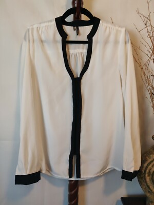 Maurices women M sheer top white with black trim LS round-v-neck button up EUC