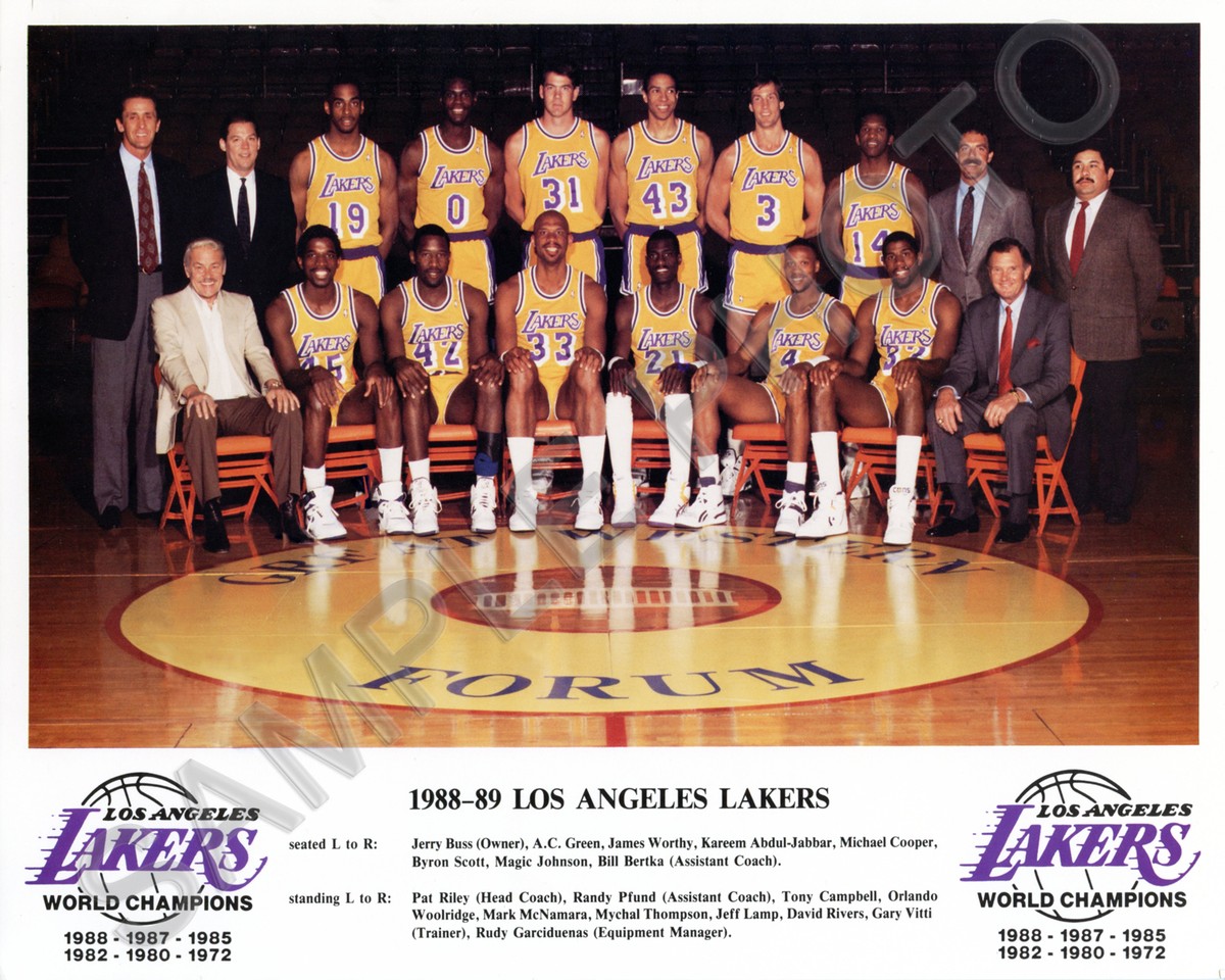 スポーツ・フィットネス Los Angeles Lakers: The Complete History Amazon.com: NBA Dynasty Series: Los Angeles Lakers - The
