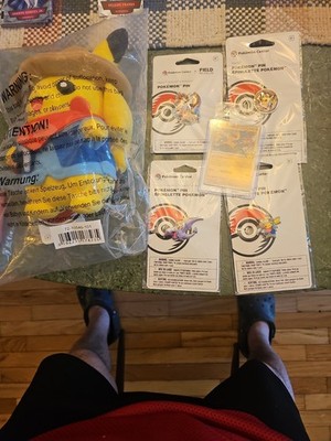 Pokemon Field Museum. Excavator Pikachu Plush/ 4  Pins/ Promo Card