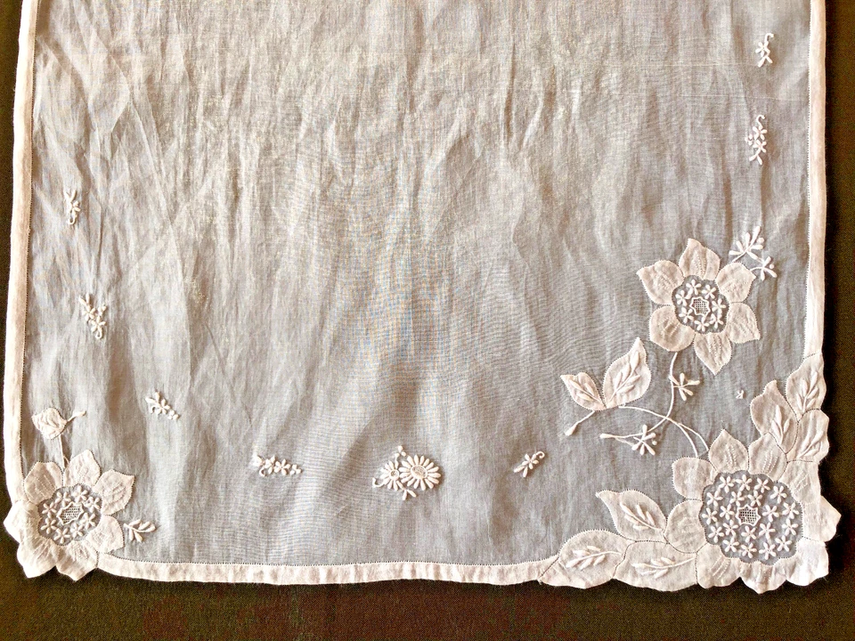 Sets de table  Ancienne sublime broderie blanche sur tulle - Fait main à Madère - Photo 3/4