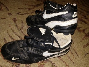 Chicos Chicas Botines De Nike Talla 6Y blanco y negro Acentos fútbol de  béisbol | eBay
