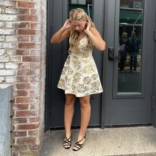Windsor White And Gold Pocket Size Small 7/8 Formal Dress