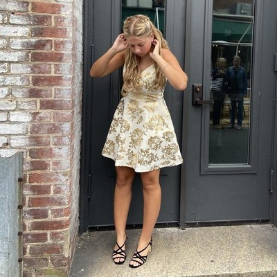 Windsor White And Gold Pocket Size Small 7/8 Formal Dress