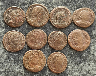 Lot von 10 römischen Münzen 4. Jahrhundert Nummus & Follis schöne Details Lot 1