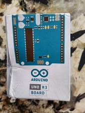 Placa Arduino Uno R3 A000066 con Estuche Transparente Caja Abierta Genuina Italia Montada