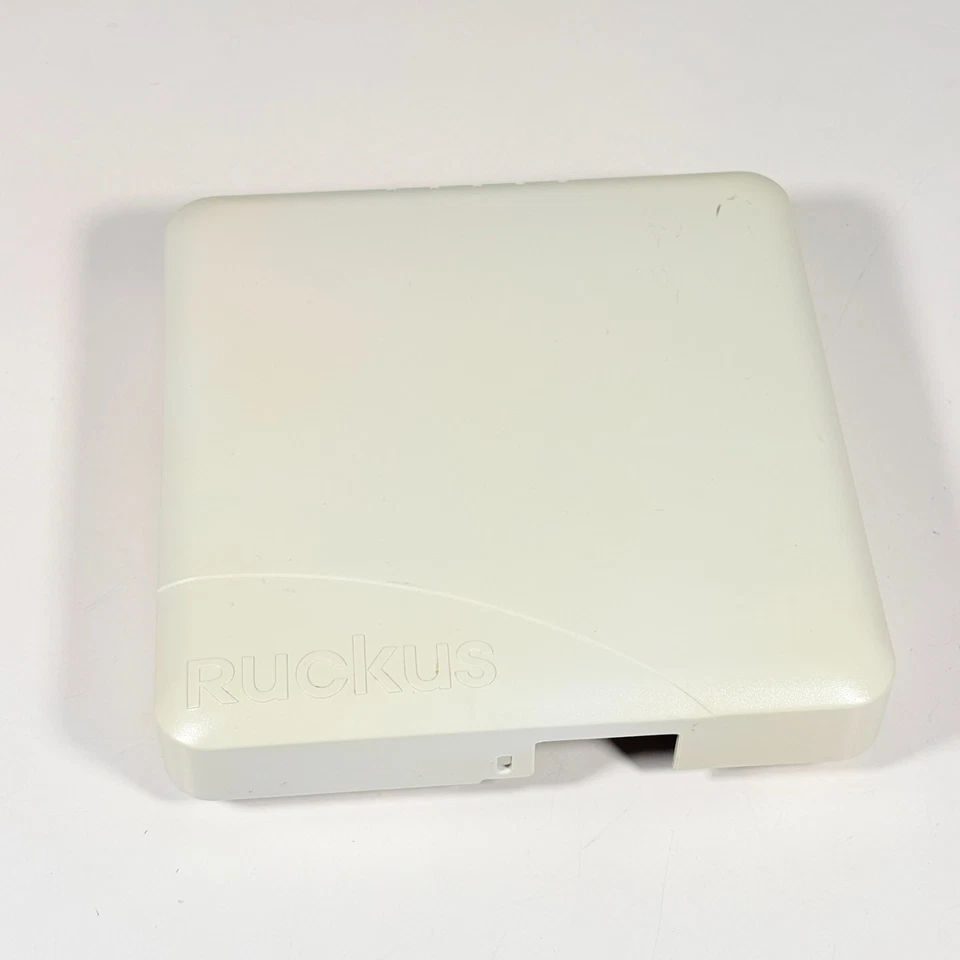 Ruckus ZoneFlex R500 Indoor PoE 802.11ac 2x2:2 Wi-Fi Wireless Access Point - Image 2 of 4