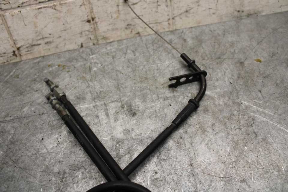 2003 Yamaha YZF R6 THROTTLE CABLES LINES 5SL-26311-00-00 5SL-26312-00-00 BB539 - Image 4 of 4