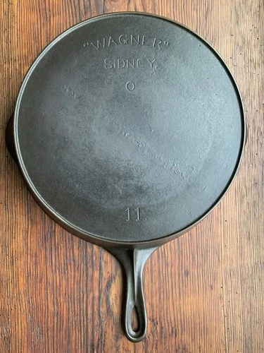 Early Arch “WAGNER” SiDNEY 0, No 11 Cast Iron Skillet with Heat Ring, Restored