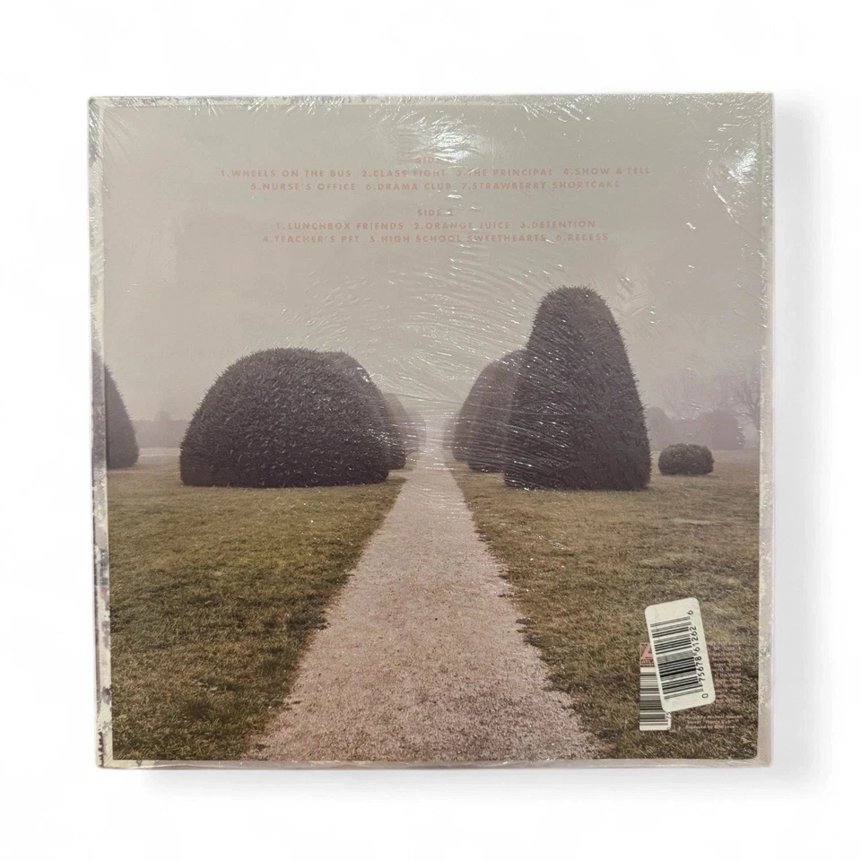 MELANIE MARTINEZ • K- 12 Walmart Exclusive Violet Vinyl, New & Sealed LP Foto 2 de 2