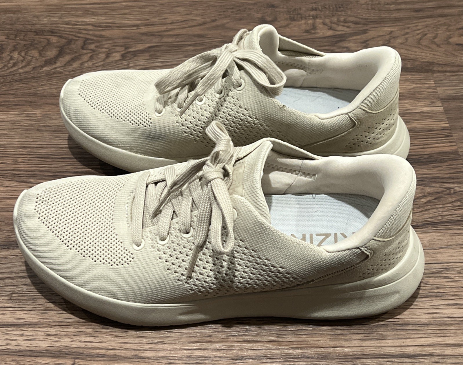 Kizik Lima White Creme Womens Size 9 Comfortable Athletic Sneakers