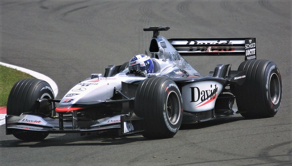 【ミニチャンプス　マクラーレン　メルセデス　MP4-16 2001年　1/18】 MINICHAMPS 1/18 - MCLAREN Mercedes MP4/16 - 2001 (M