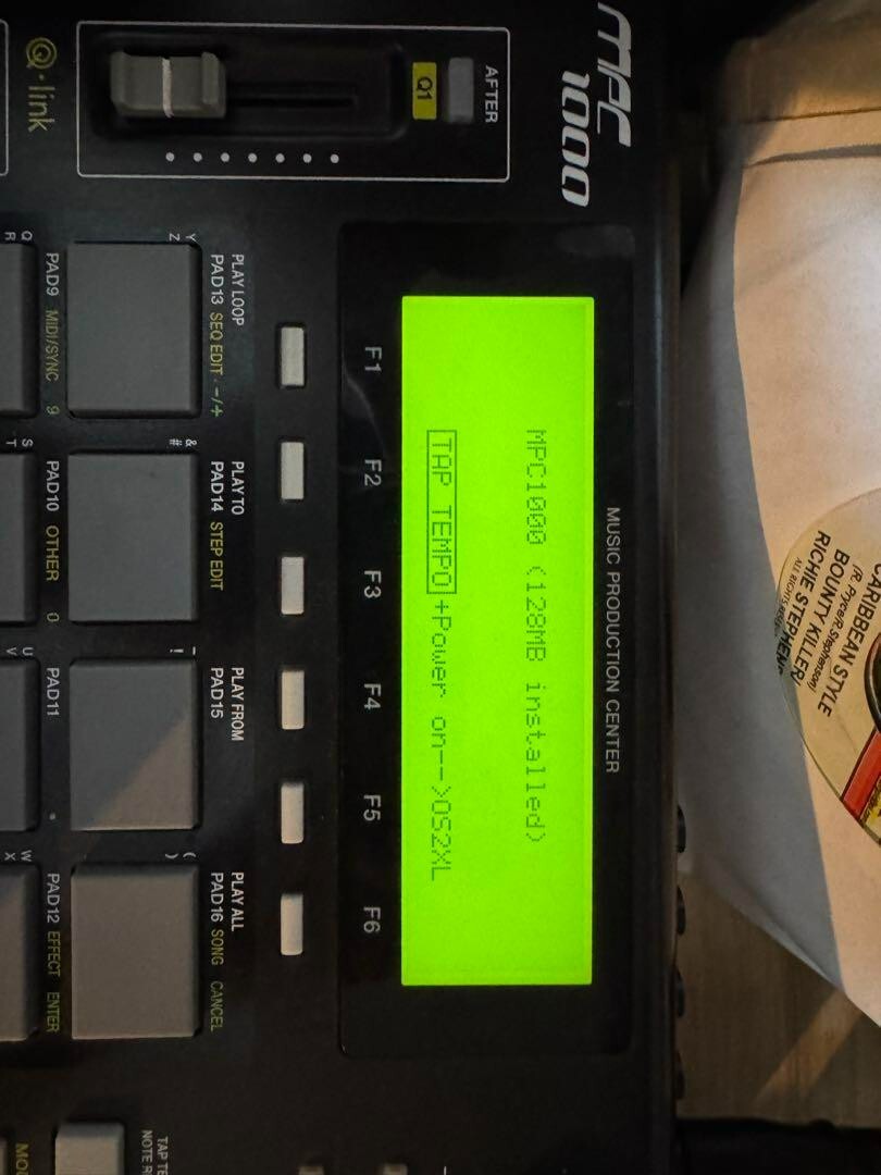 AKAI professional MPC1000 BK Sampling Machine Sampler Music Black 