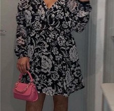 Zara Floral Long Sleeve Dress with V-Neckline Size L