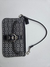 Coach signature Buckle Wristlet Black 6