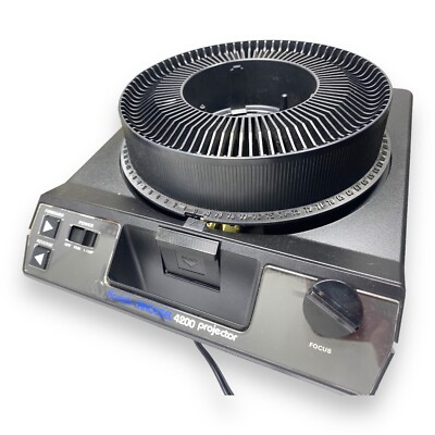 Kodak - Carousel 4200 - Slide Projector w/ Slide Tray