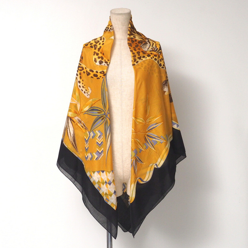 Salvatore Ferragamo スカーフ レオパード柄 Salvatore Ferragamo Vintage shawl Large scarf stole leopard