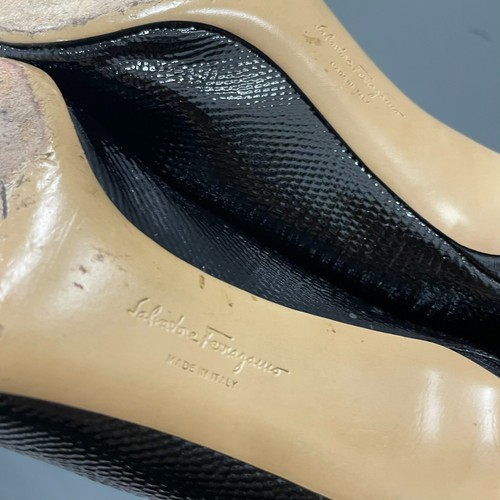 Salvatore Ferragamo Black 'Zeri' Pointed Patent Leather Bow Pump Heels Size 5.5 - Picture 9 of 9