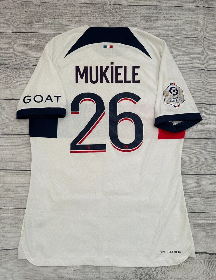Nike Paris Saint-Germain PSG 23/24 Kitroom/camisa edición partido - #26 Mukiele Foto 3 de 4