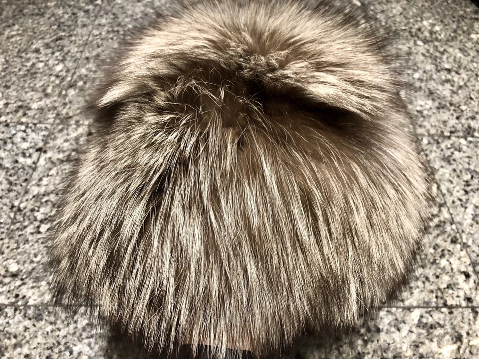 Sombrero de piel de zorro plateado Foto 2 de 4