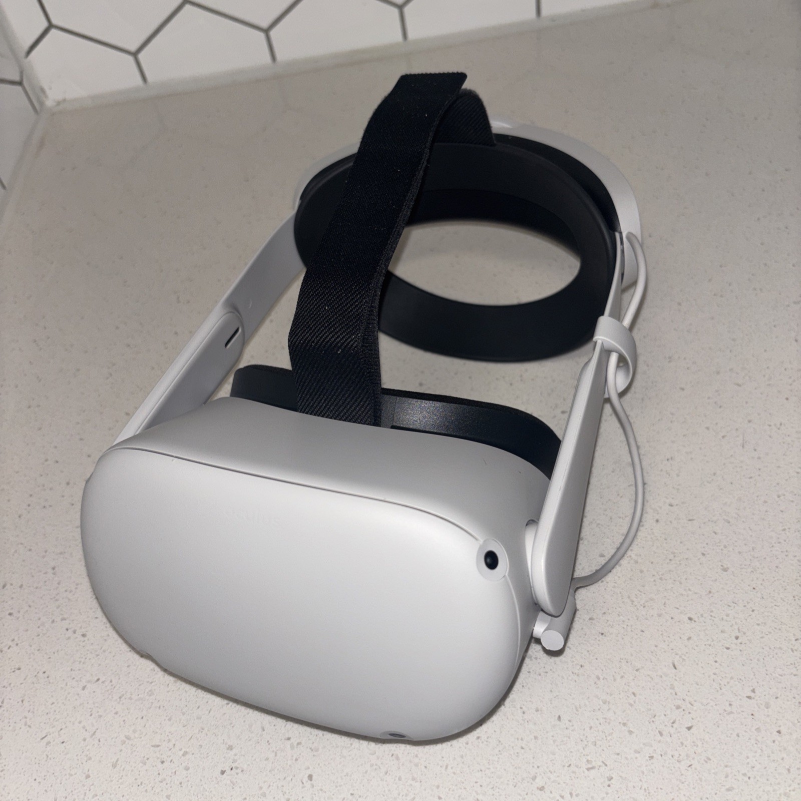 Meta Oculus Quest 2 - 64GB - VR Headset ONLY - Includes battery Pack headstrap 