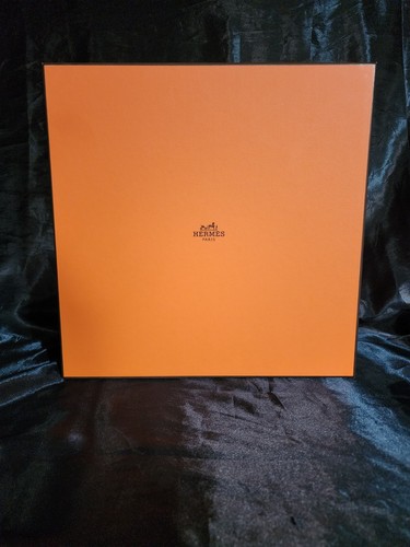 Authentic HERMES Empty Box 14x14x5.5" Number 081 With Booklet