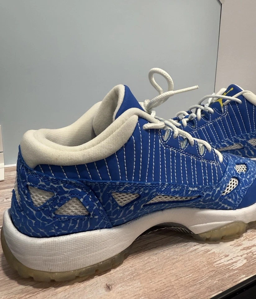 Nike Air Jordan 11 Retro Bajo “Azul Argón” Ralladura Blanco GS 5Y/Mujeres 6.5 306006-472 Foto 2 de 4