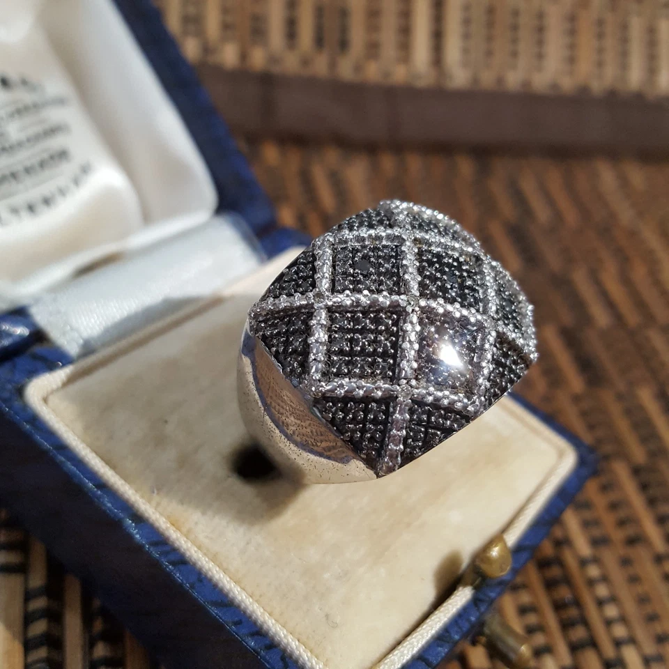 Anillo de plata de ley 925, diamantes blancos y negros genuinos, talla M.5 EE. UU. 6.5, cúpula Foto 4 de 4