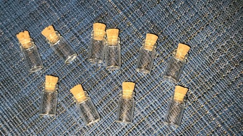 50 mini botellas de corcho de vidrio vacías frascos colgantes dijes de deseos transparentes 10X18 mm (0,5 ml) - Imagen 2 de 2