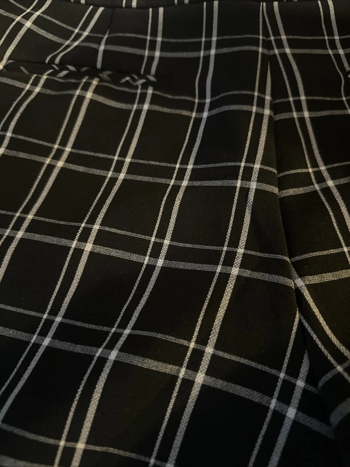 女士 Forever 21 连衣裙短裤无瑕疵黑色白色条纹设计 — 第 4/4 张图片