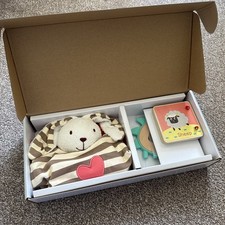 New Hape Baby Gift Set 0- 6 mths Unwanted Teething Ring Bunny & Book Boxed F461