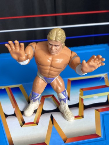 (1) LEX LUGER - SERIES 8 - USED VINTAGE HASBRO WWF...