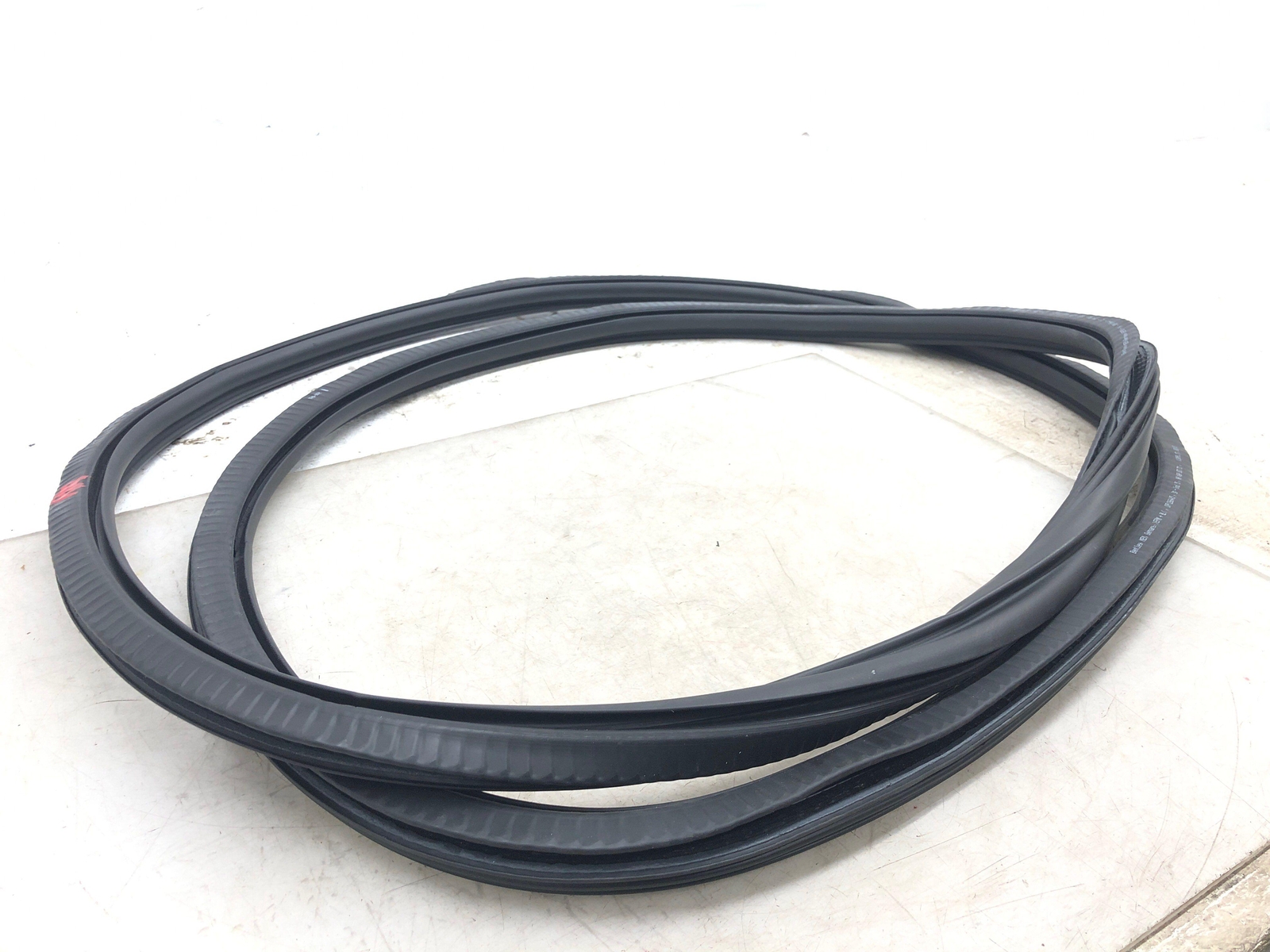 2016-2020 BENTLEY BENTAYGA OEM RIGHT REAR DOOR BODY WEATHERSTRIP SEAL 36A833721