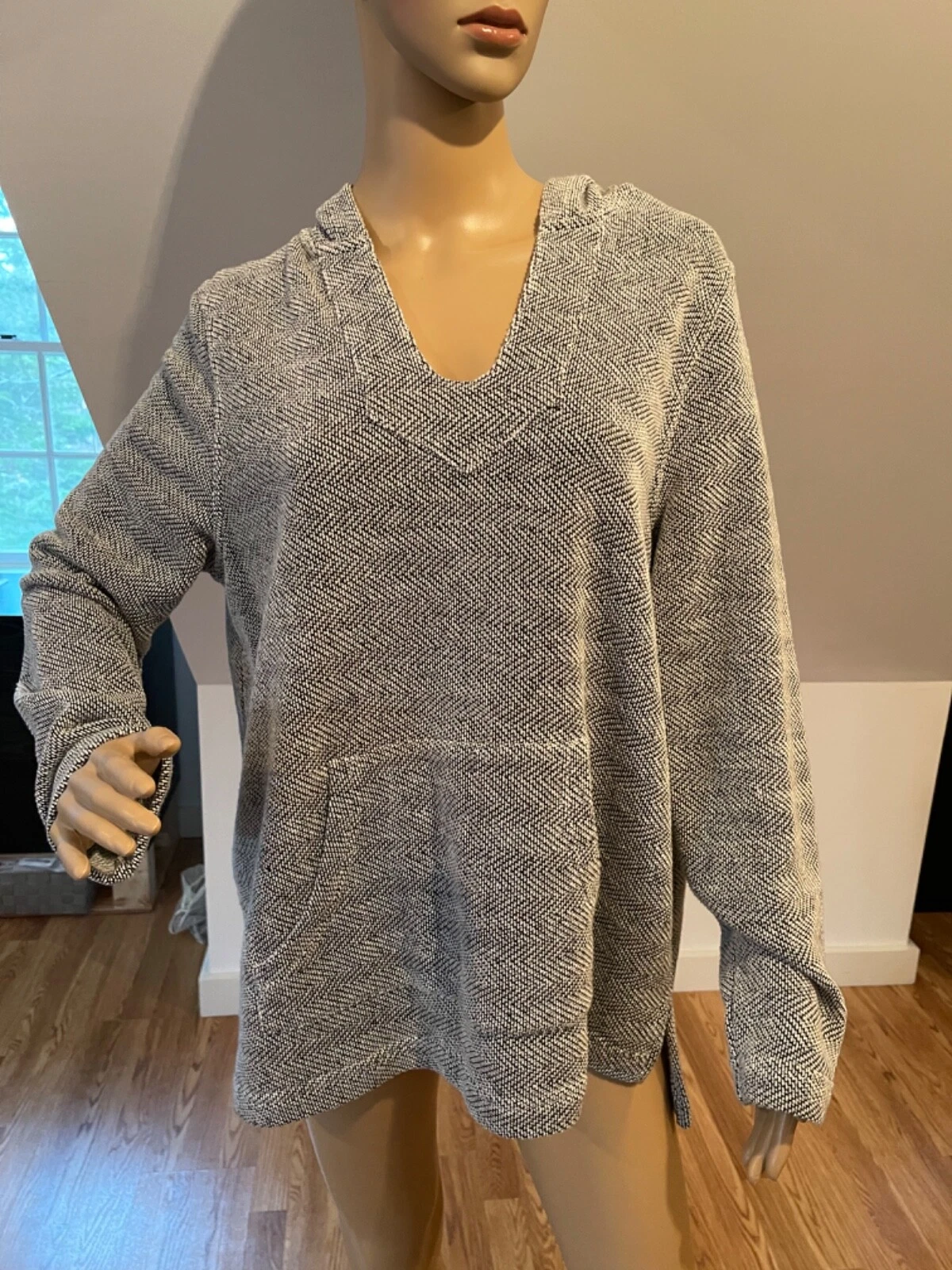 C&C California Black& White Hooded Pullover NWOT Sz. L