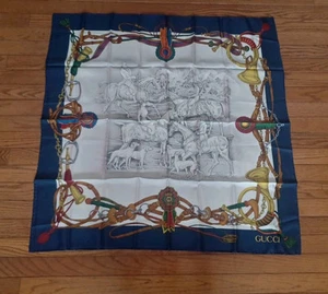 Foulard vintage Gucci chasse au renard GUCCI en soie 33"x 33" réf2010 INUTILISÉ