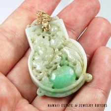 Carved Green and White Jade Estate Pendant 14K Yellow Gold Leaf Bail