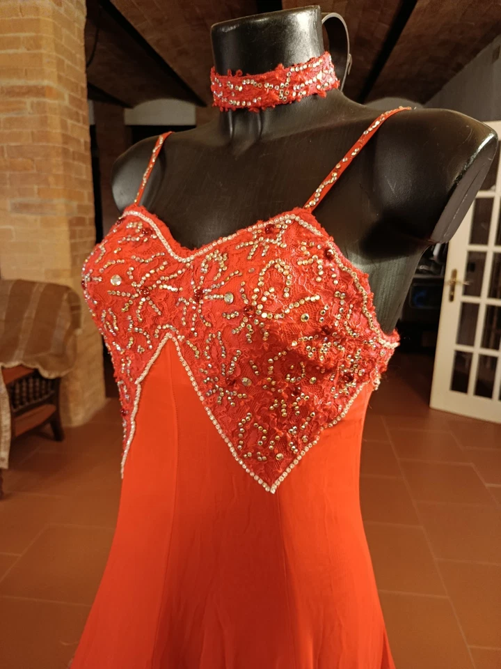 Abito Da Ballo Standard Donna Con Accessori Colore Corallo - Immagine 2 di 4