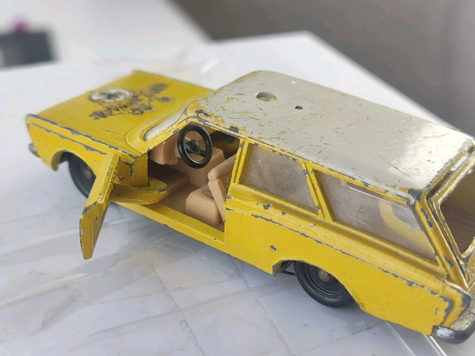 Siku Ford 17M Turnier Germany V 313 Yellow Diecast Vintage Retro Car - Image 3 of 4