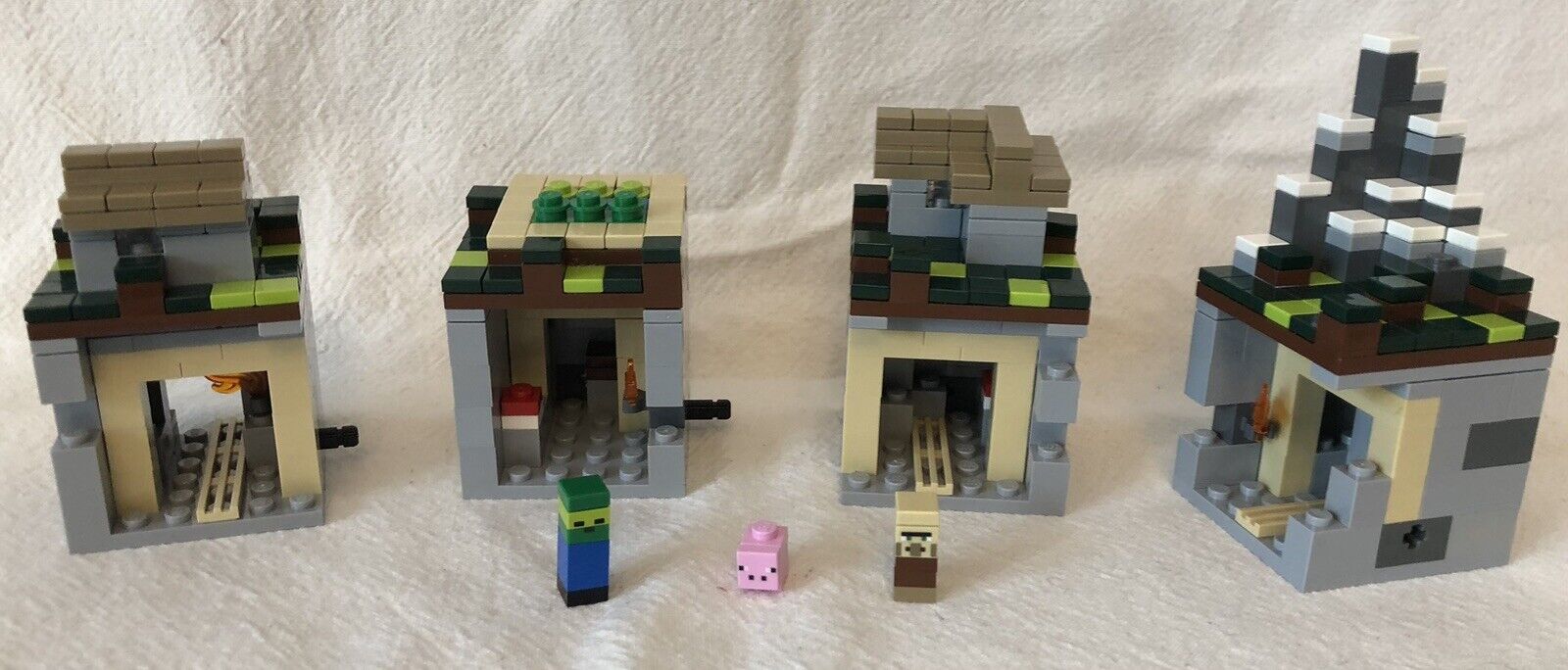 LEGO 21105 Minecraft Micro World The Village 100% Complete Retired Set (2013)