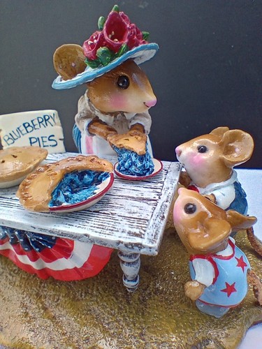 Wee Forest Folk JULY 4TH PIE FEST Made One Month Limited Edition RED WHITE BLUE