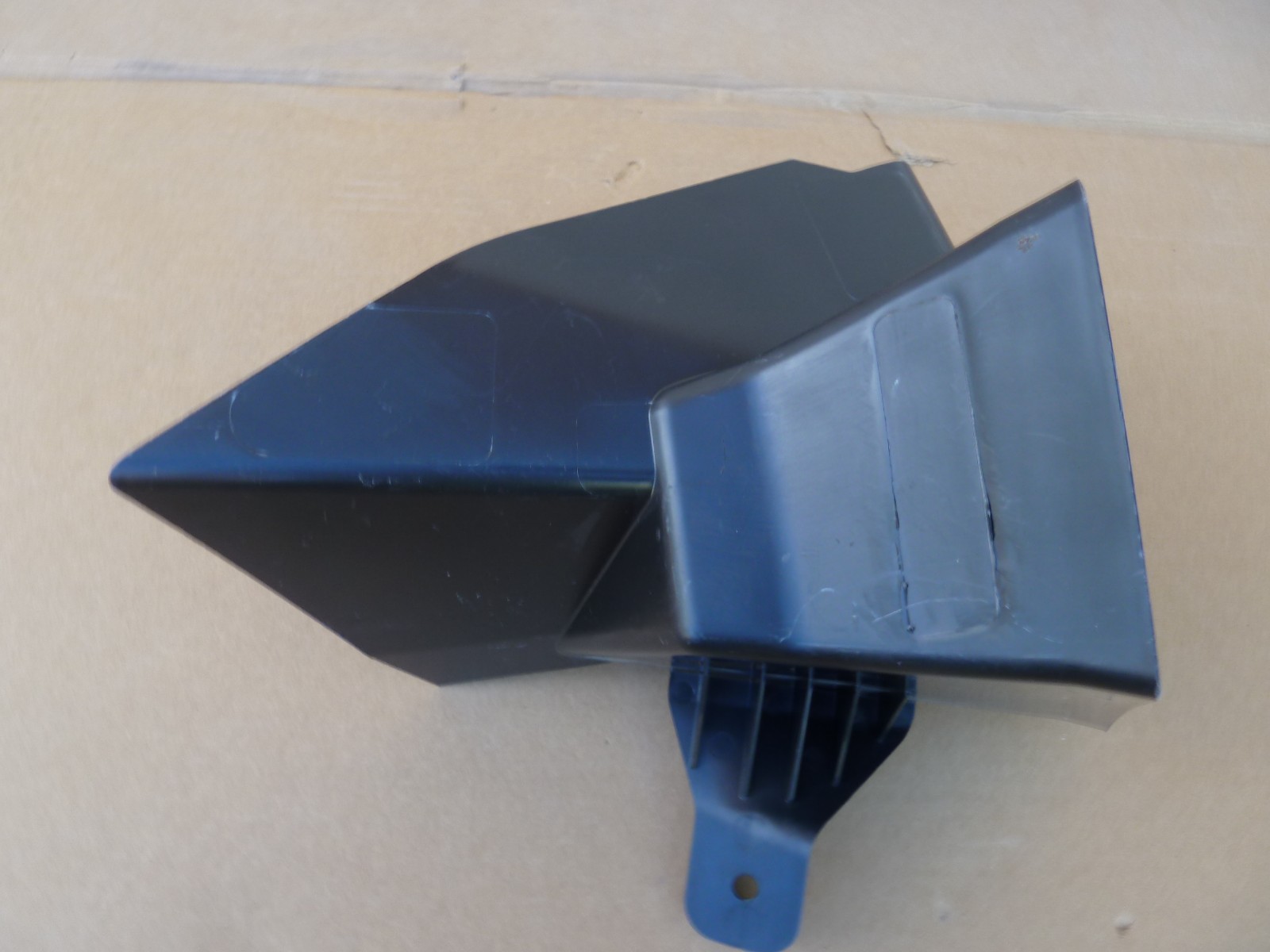 Lamborghini Huracan Right Rear Radiator Rocker Air Cooling Duct Baffle Guide 