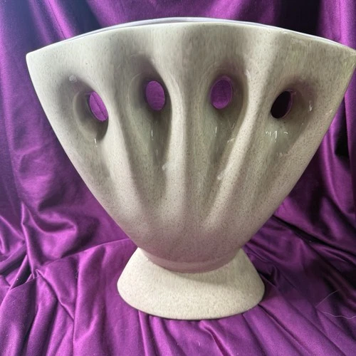 Vintage Red Wing Pottery 5 Fan Vase B1413 Cream Speckle W/Lavender Interior