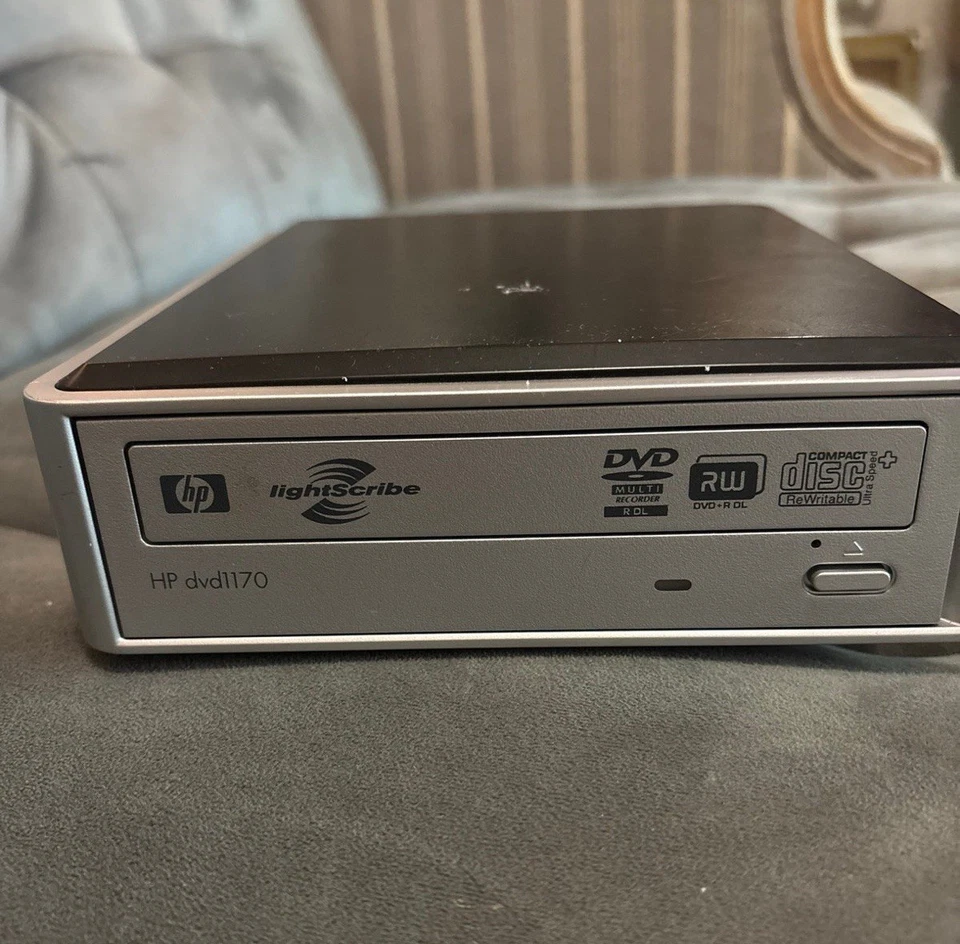 Grabadora externa multiformato HP DVD1170E Lightscribe - solo piezas como está Foto 3 de 4