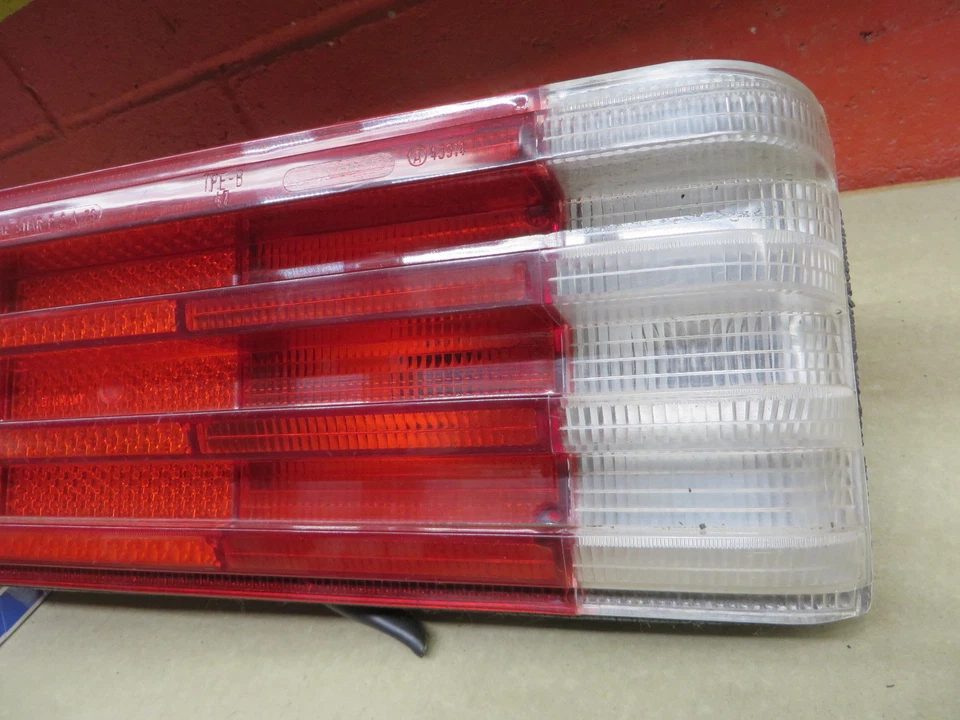 LUZ TRASERA IZQUIERDA MERCEDES BENZ w116 280SE 76-80 300SD 78-80 450SE 72-80 450SEL72-80 Foto 4 de 4