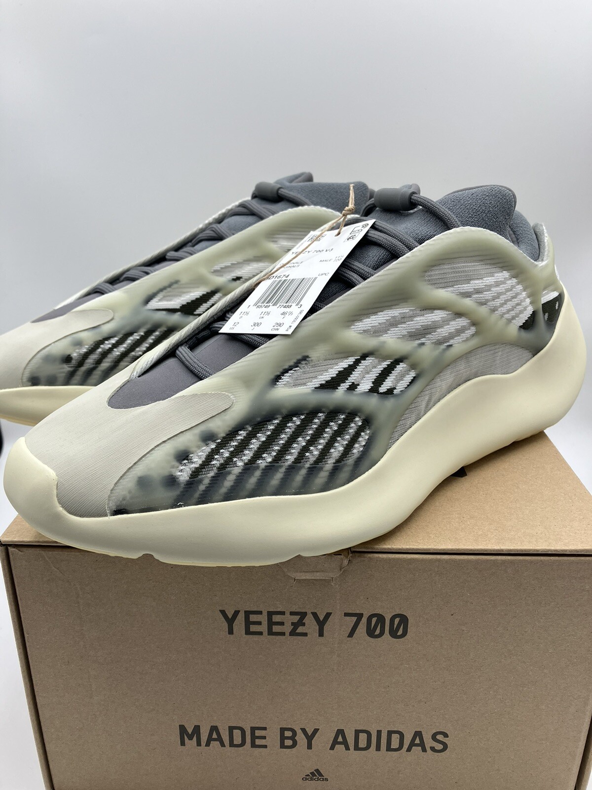 yeezy 700 y3
