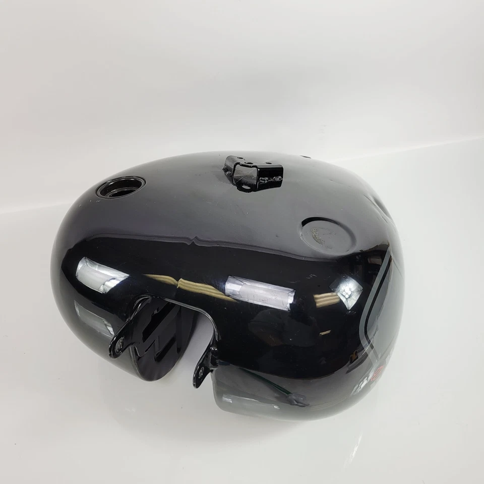 Harley Sport Glide Softail 2021 llenado lateral tanque de gasolina de 5 galones 61000674 abollado Foto 4 de 4