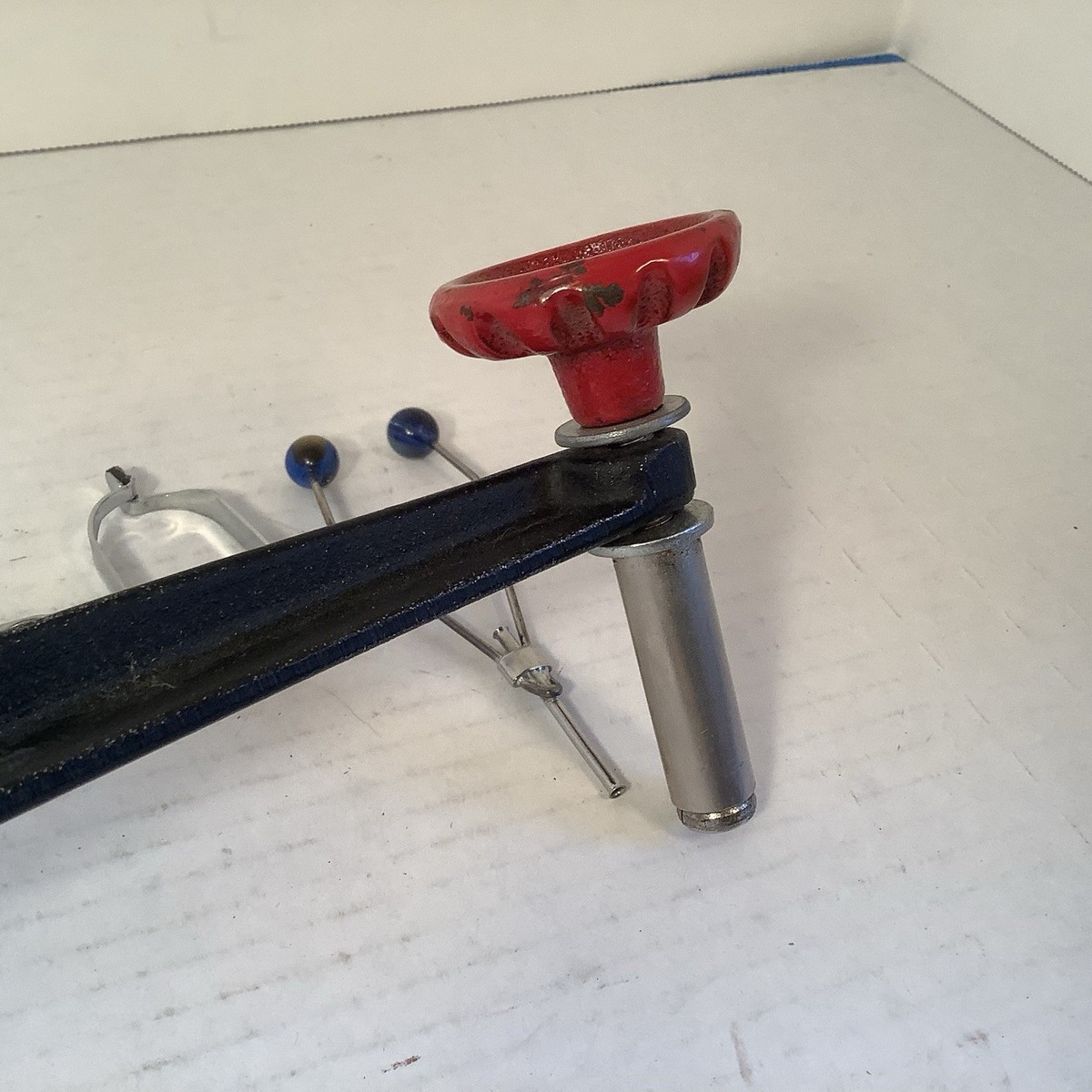 Ancien étau à Mouche Thompson DH - Fabriqué Aux USA - Modèle RF938