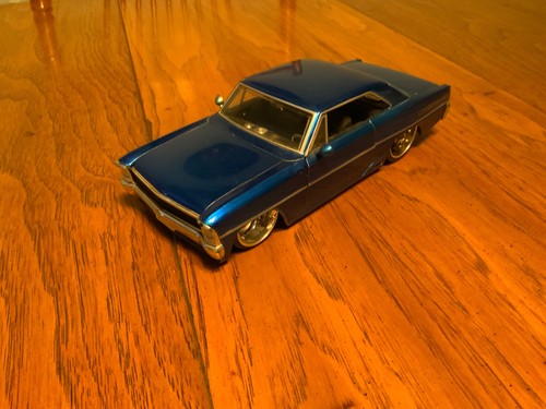 Jada 1/24 - 1967 Chevy 2 - Nova SS. Metallic Blue. 