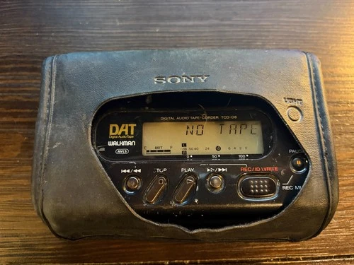 SONY TCD-D8 DAT Walkman Digital Audio Tape Recorder Japan Vintage *READ* PARTS