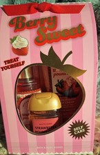 Bath and Body Works Berry Sweet Strawberry Pound Cake Mini Gift Set