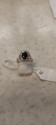 Tiefblauer Saphir und cz Cluster Ring in 925 Silber Krappenfassung